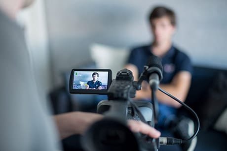 Faites-témoigner-vos-clients-en-vidéo outils indispensable