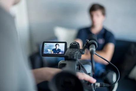Faites-témoigner-vos-clients-en-vidéo outils indispensable